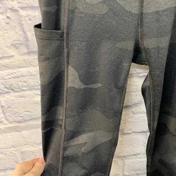 Aeropostale Leggings‎ Womens XS Green Camouflage Camo Ankle Phone Pocket - Picture 2 of 4